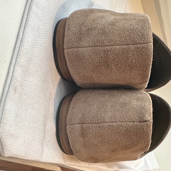 VINCE Women's Taupe Suede Flats, sz 8.5 - Picture 3 of 7